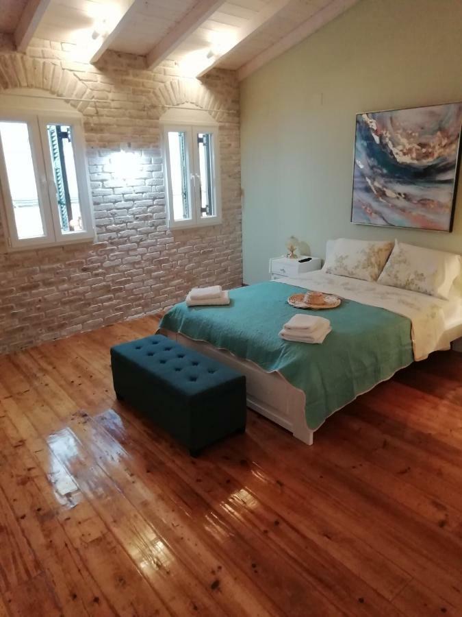 Apartment C & A House